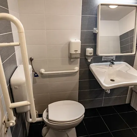 Hostel Velenje بيت شباب *