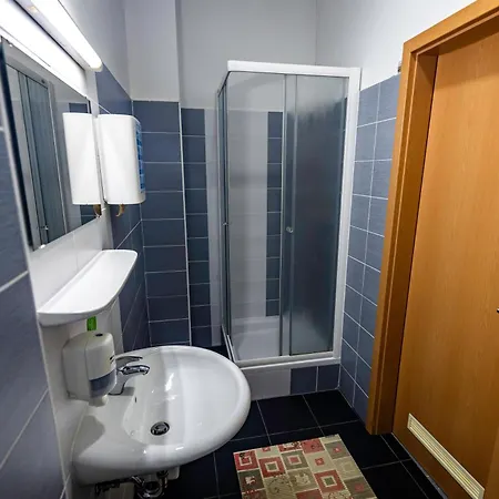 Hostel Velenje بيت شباب *